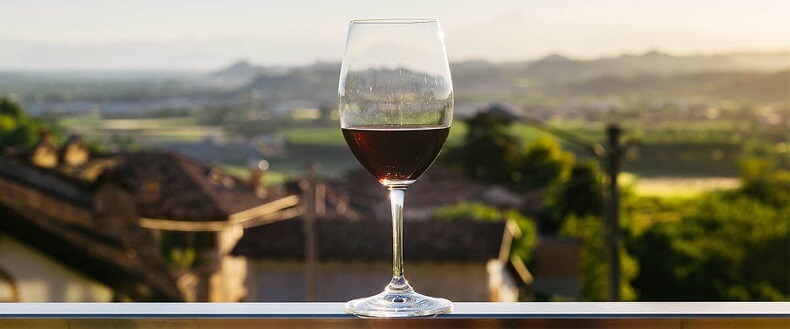 Glas Dornfelder Rotwein trocken